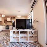 Bright 1Bdr Apartment With A Balcony