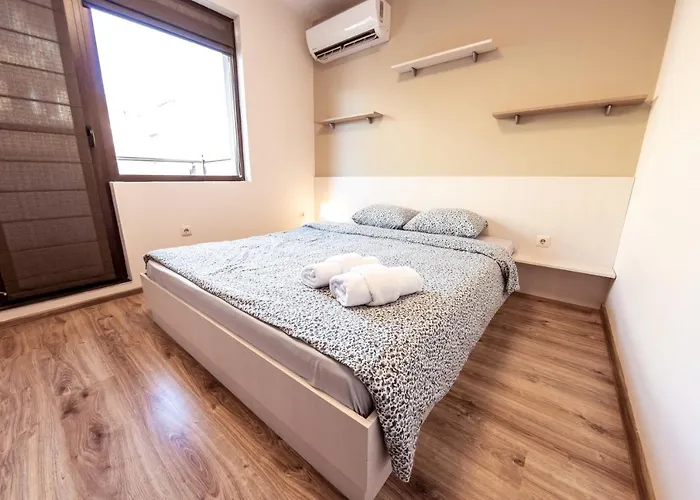 Bright 1Bdr Apartment With A Balcony